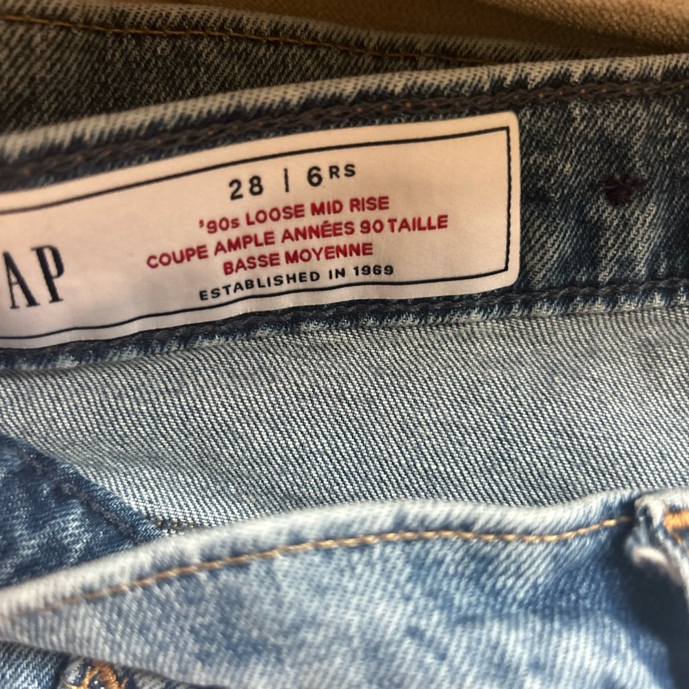 GAP Mid Rise Blue Jeans - Picture 3 of 4